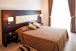Minibar, cunas y wifi gratis 