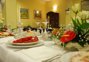 Breakfast, lunch and dinner served  - Hotel Welcome (San Benedetto del Tronto)