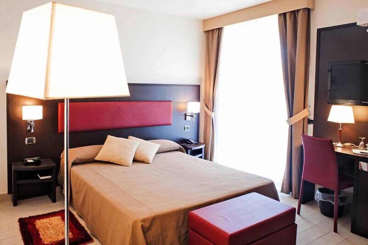 Habitación doble superior (Beach service included) | Minibar, cunas, wifi gratis