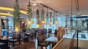 واي فاي مجانًا وملاءات أسرّة