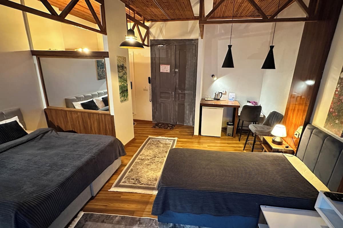 Ropa de cama de alta calidad, escritorio, cunas y wifi gratis