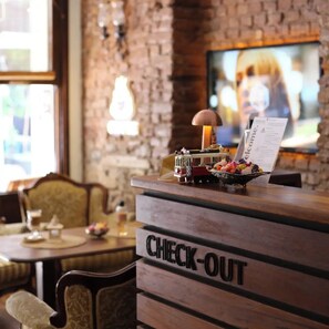 Reception - New Pera (Istanbul)