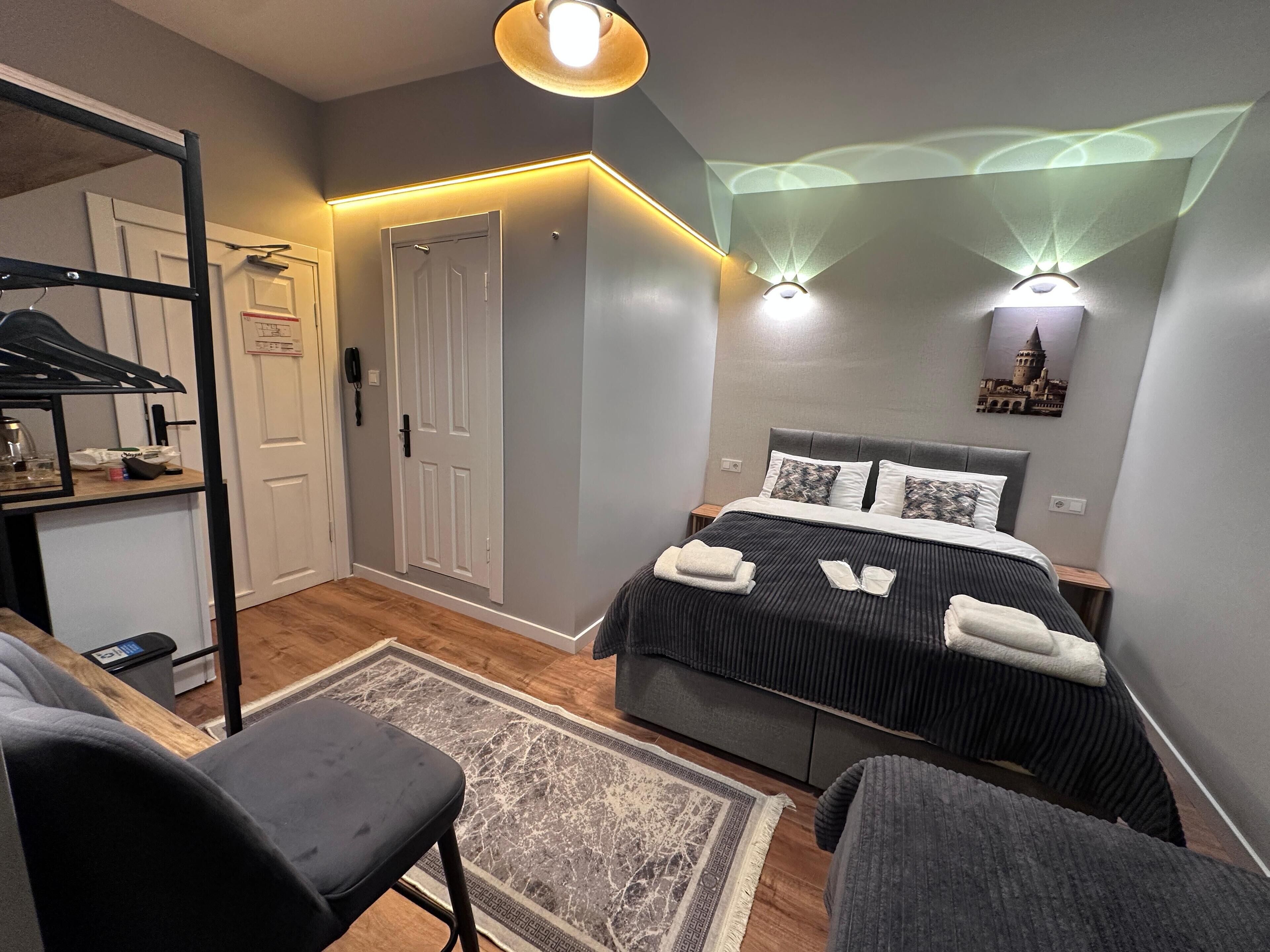 Studio Standar | Seprai premium, meja kerja, dan tempat tidur bayi (biaya tambahan)