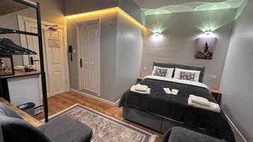 Standard Studio | Premium bedding, desk, cots/infant beds, free WiFi