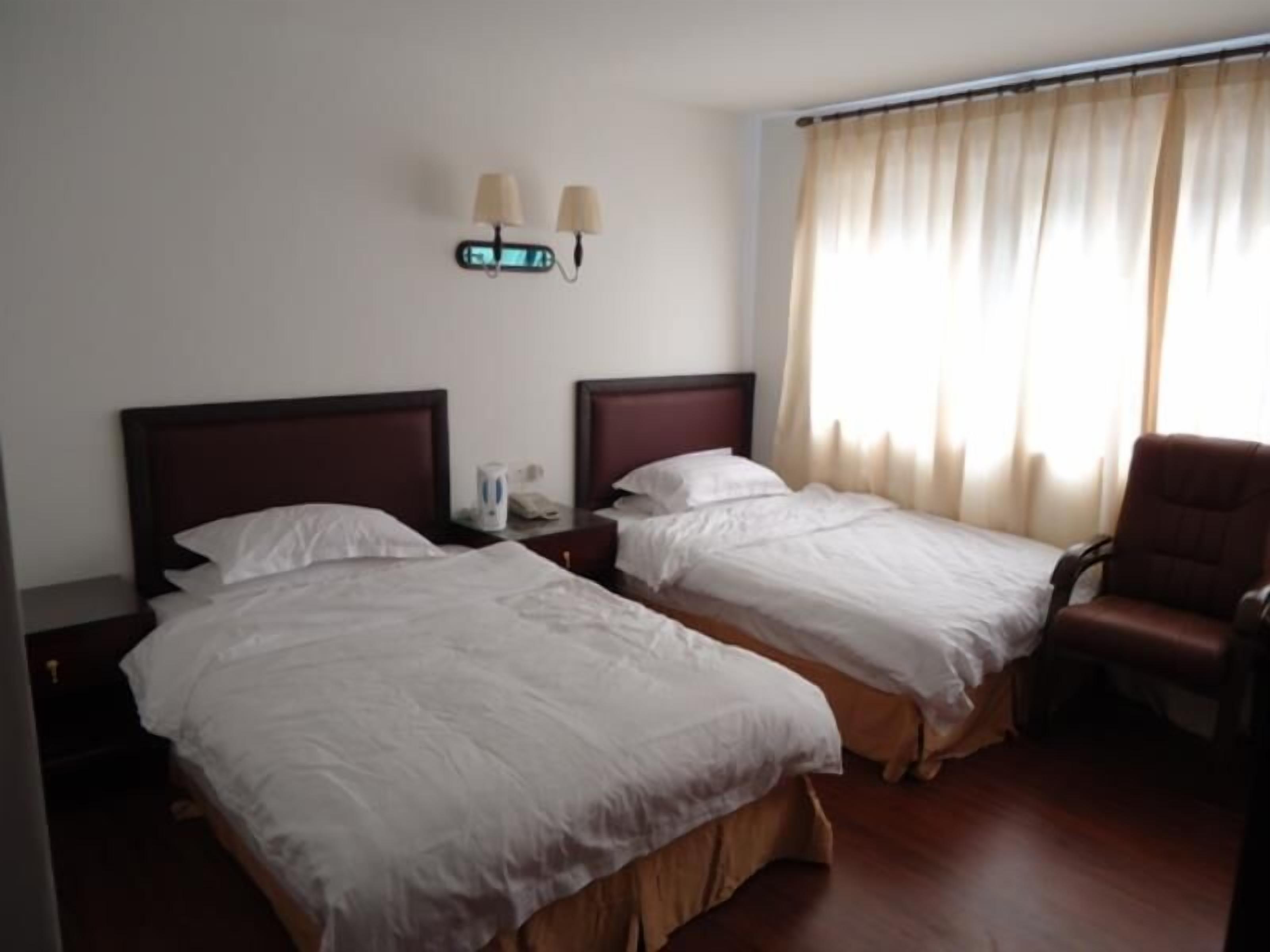 โต๊ะทำงาน, ผ้าม่านกันแสง, เตารีด/โต๊ะรีดผ้า, Wi-Fi ฟรี