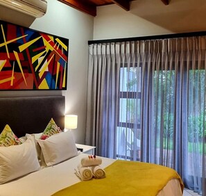 8 bedrooms, Egyptian cotton sheets, premium bedding, down comforters - Richtershuyz Guest House (Pretoria)