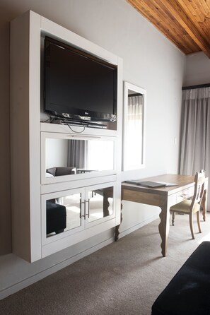 Executive-Suite, 1 Schlafzimmer, Nichtraucher, Gartenblick | 8 Schlafzimmer, Bettwäsche aus ägyptischer Baumwolle