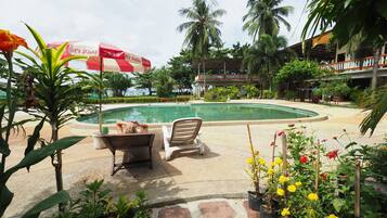 AuĂenpool, LiegestĂŒhle