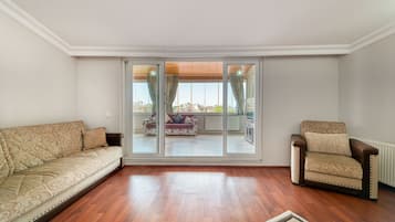 Apartment, 2 Bedrooms | Living area