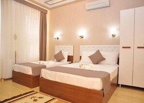 Standard Triple Room | Egyptian cotton sheets, premium bedding, pillowtop beds, in-room safe - Dualis Hotel (Istanbul)