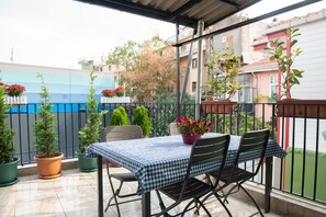 Family Condo, 2 Bedrooms, City View | Egyptian cotton sheets, premium bedding, pillow-top beds, in-room safe - Dualis Hotel (Istanbul)