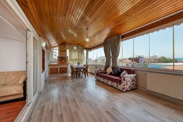 Appartement, 2 chambres | Coin séjour | Télévision LCD, chauffage par le sol