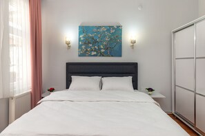 Family Condo, 2 Bedrooms, City View | Egyptian cotton sheets, premium bedding, pillow-top beds, in-room safe - Dualis Hotel (Istanbul)