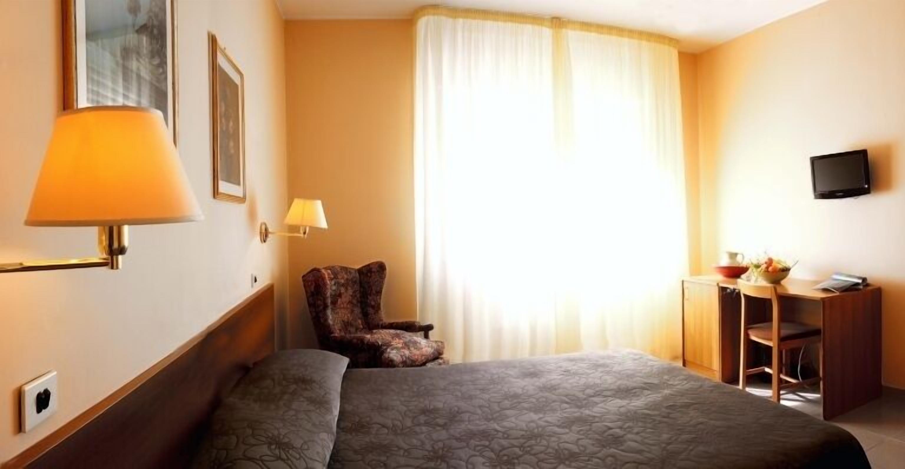 In-room safe, desk, free WiFi, bed sheets