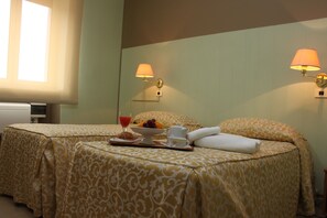 Coffres-forts dans les chambres, bureau, Wi-Fi gratuit, draps fournis