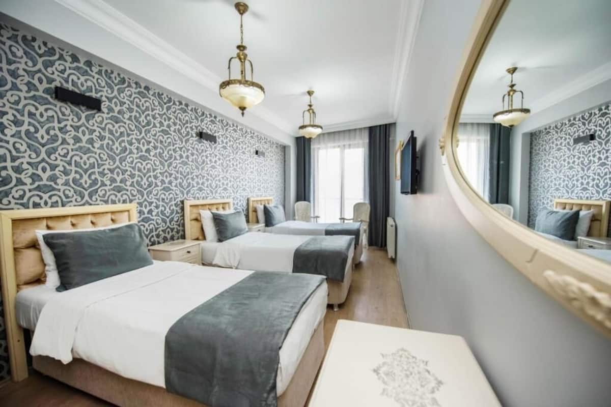 Deluxe Triple Room | 1 bedroom, premium bedding, in-room safe, individually furnished