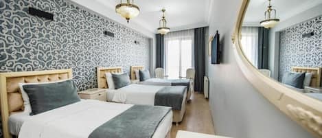 Quarto triplo luxo | 1 quarto, roupas de cama premium, cofres nos quartos