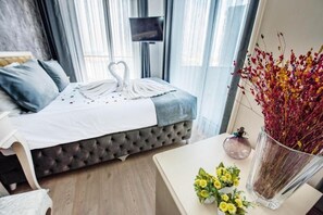 Junior Suite with Terrace | 高級寢具、房內夾萬、獨特裝修、書桌