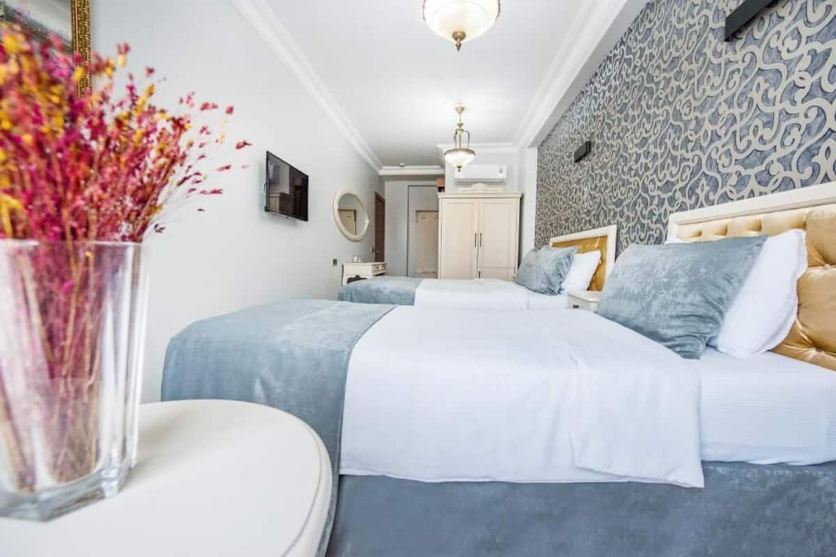 Superior Triple Room | 1 bedroom, premium bedding, in-room safe, individually furnished