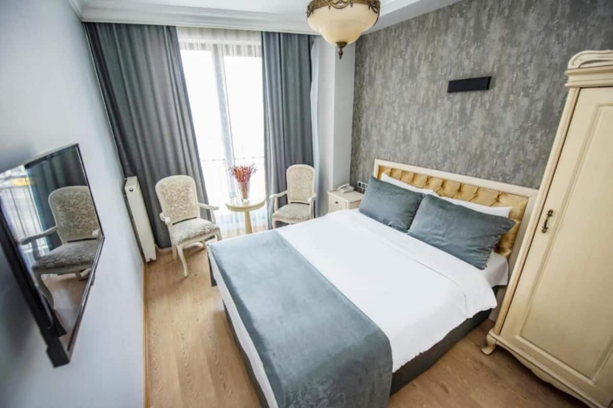 Deluxe Room | 1 bedroom, premium bedding, in-room safe, individually furnished