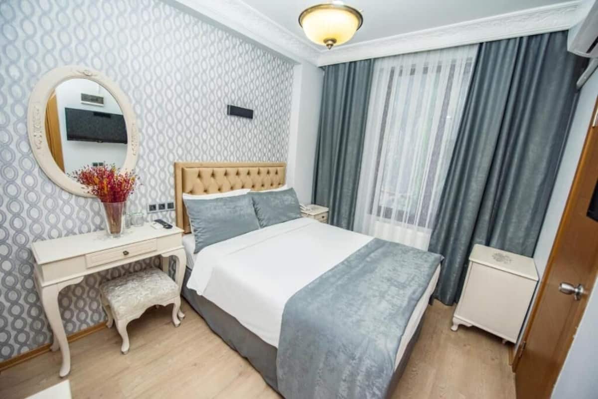 Economy Room, 1 Double Bed | 1 bedroom, premium bedding, in-room safe, individually furnished