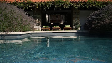 Piscina externa sazonal