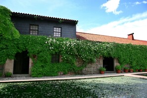 Front of property - Casa de Santo António de Britiande (Lamego)