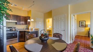 42 吋平面電視連有線電視頻道、電視