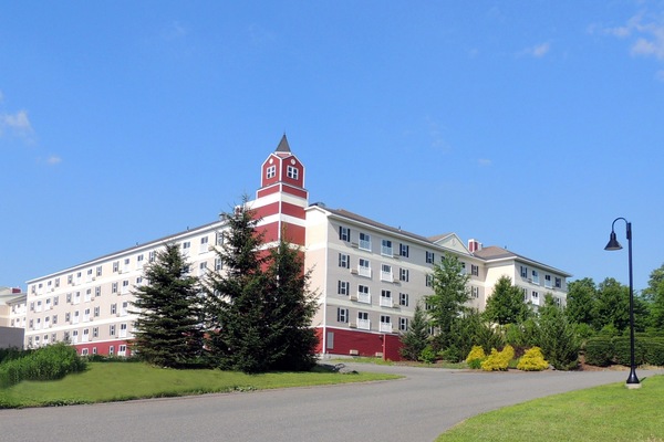 1 slaapkamer, een kluis op de kamer, een bureau