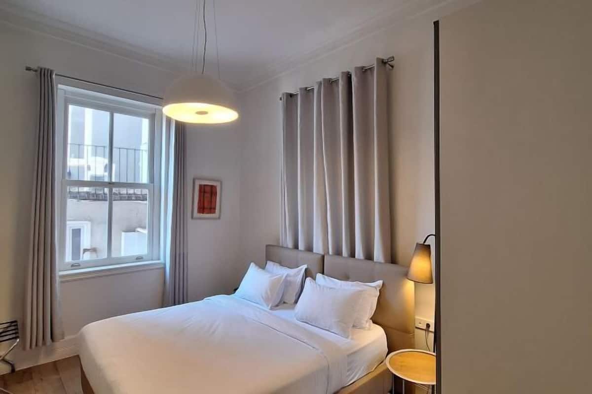 In-room safe, desk, soundproofing, iron/ironing board