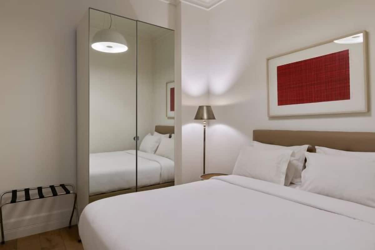 In-room safe, desk, soundproofing, iron/ironing board