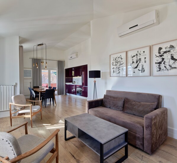 Penthouse, 2 Bedrooms | Living area