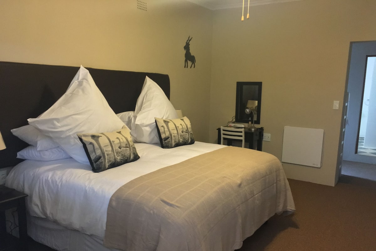 Luxe kamer, 1 twee- of 2 eenpersoonsbedden, 2 slaapkamers, uitzicht op tuin | Lakens van Egyptisch katoen, luxe beddengoed, individueel gedecoreerd