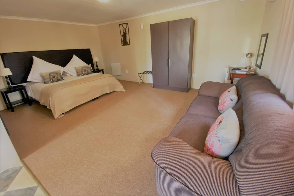 Deluxe Double Room, 1 King Bed, Accessible | Egyptian cotton sheets, premium bedding, individually decorated