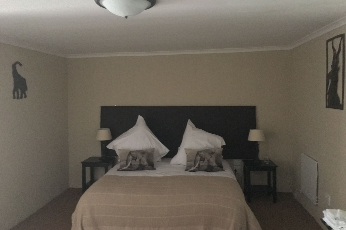 Deluxe tweepersoonskamer, 1 kingsize bed, toegankelijk voor mindervaliden | Lakens van Egyptisch katoen, luxe beddengoed, individueel gedecoreerd