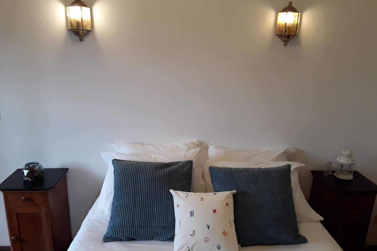 Apartment, 1 Bedroom (Alambique I) | Desk, iron/ironing board, free cribs/infant beds, rollaway beds