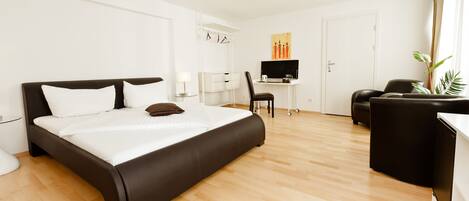Chambre Double | Minibar, coffres-forts dans les chambres, bureau