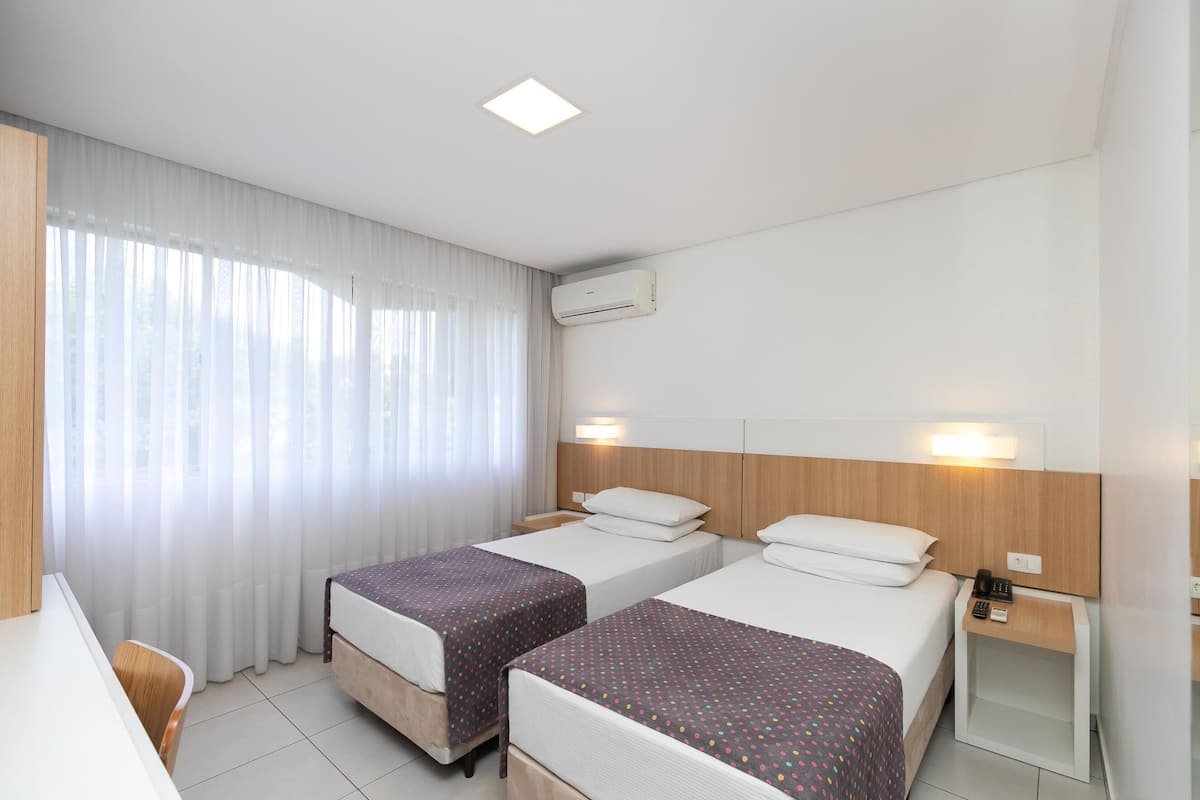 1 habitación, minibar, escritorio y espacio para trabajar con laptop