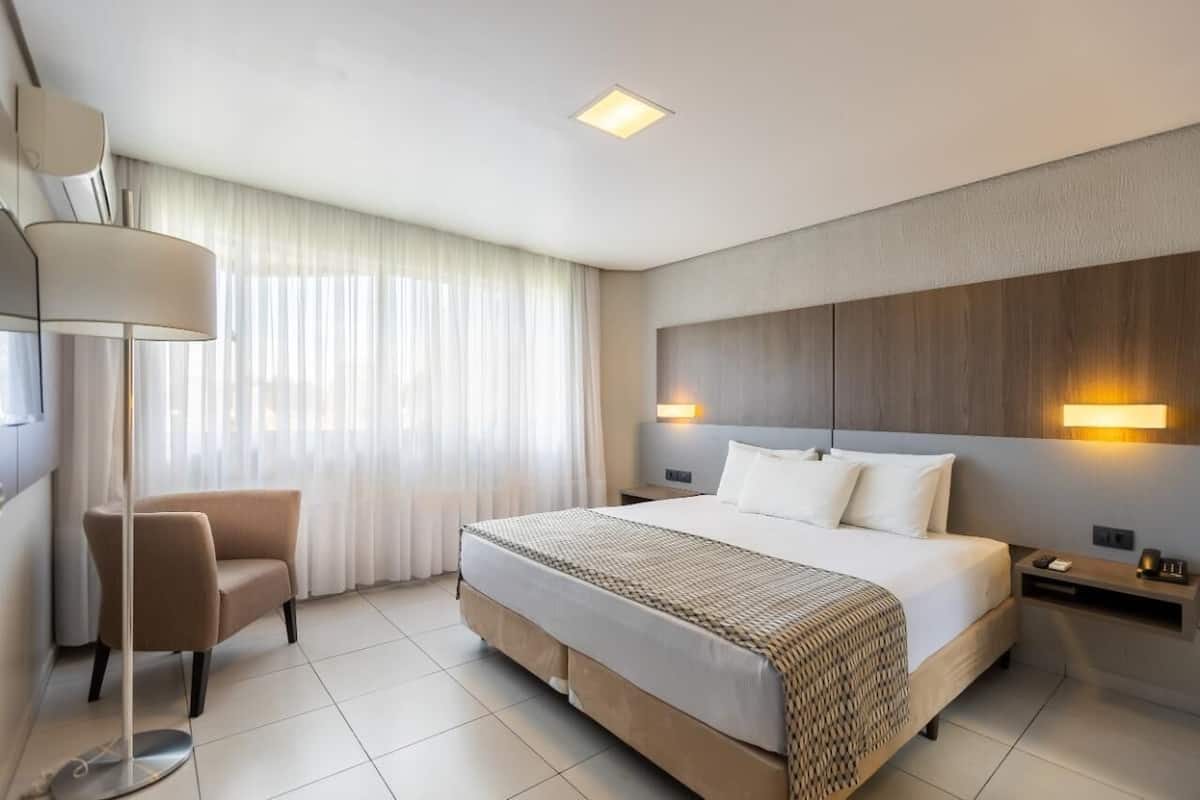 1 habitación, minibar, escritorio y espacio para trabajar con laptop