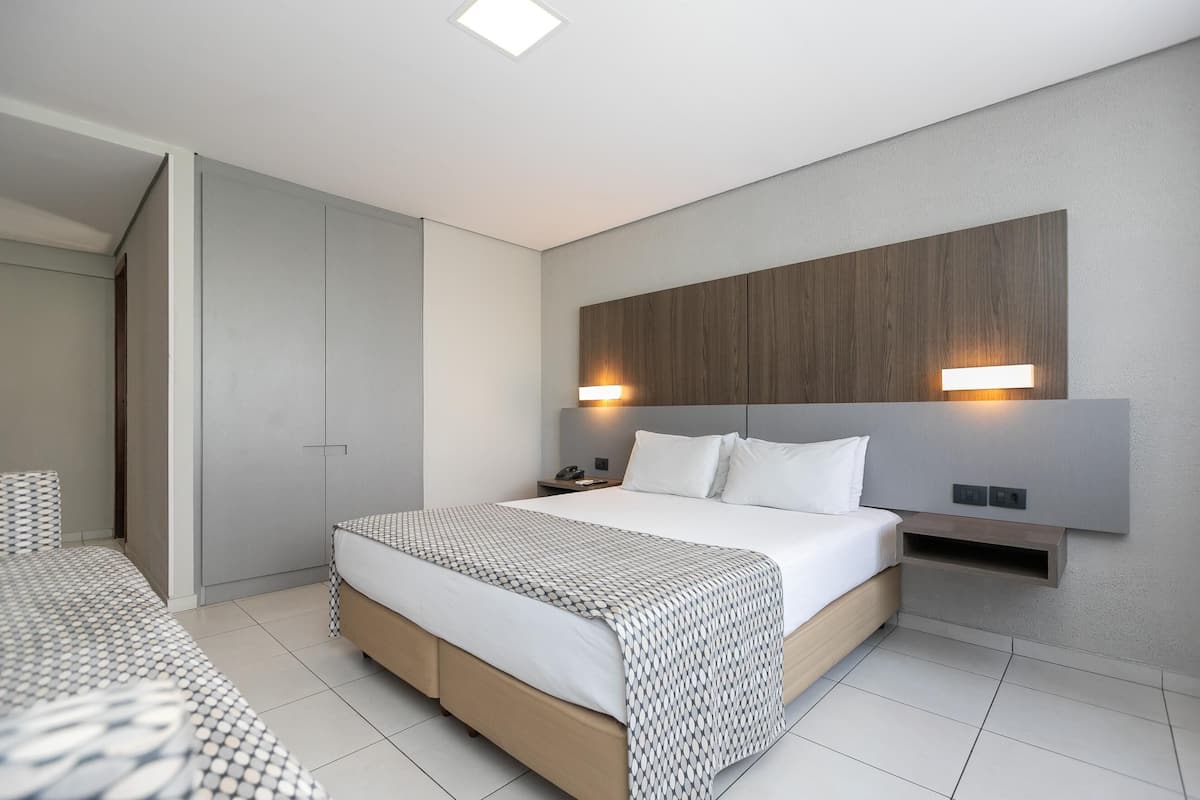 1 habitación, minibar, escritorio y espacio para trabajar con laptop