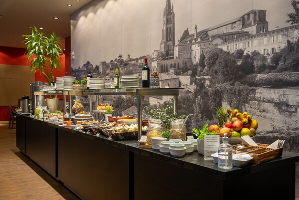 Free daily buffet breakfast - Saint Emilion by Atlantica (Curitiba)
