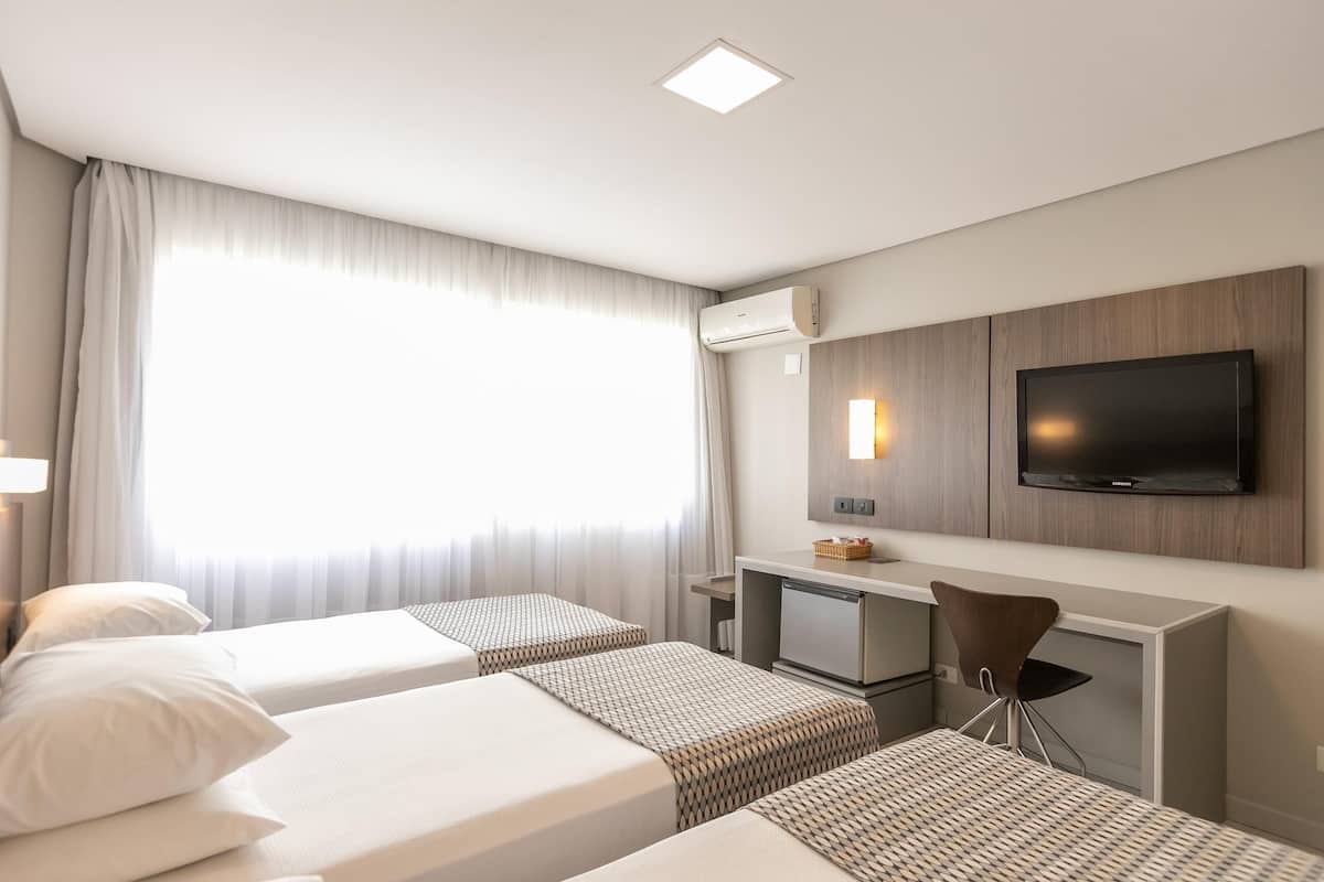 1 habitación, minibar, escritorio y espacio para trabajar con laptop