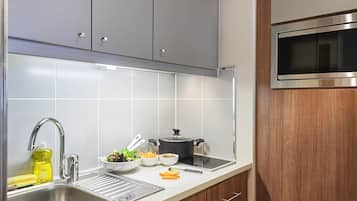 VÀrdeförvaringsskÄp pÄ rummet, skrivbord och ljudisolering