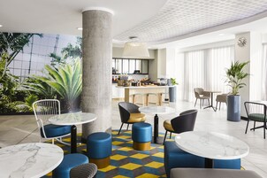 Daily to-go breakfast (GBP 16.50 per person)