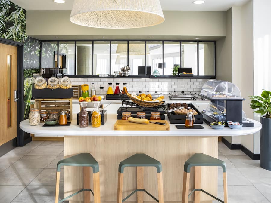 Frokost på farten hver dag (GBP 16.50 per person)