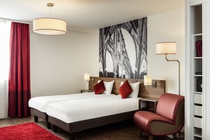 Studio, 2 Twin Beds | Premium bedding, in-room safe, desk, soundproofing