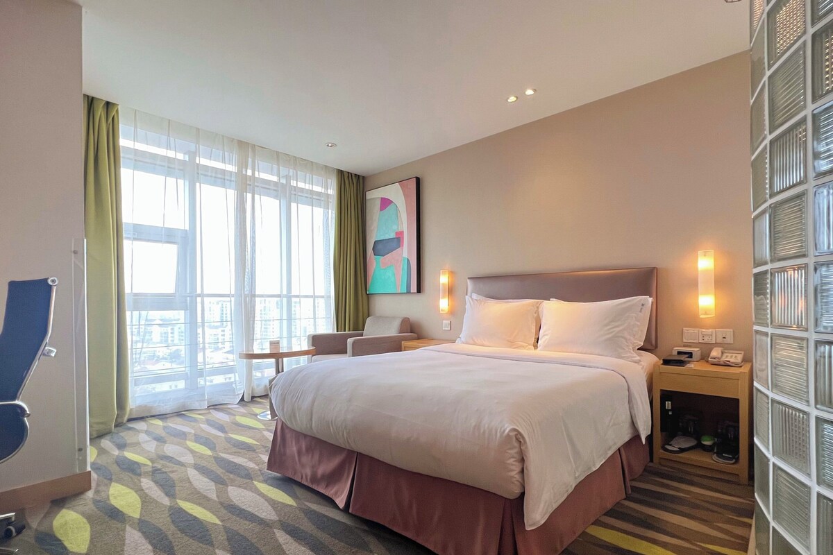 Phòng Tiêu chuẩn, 1 giường cỡ queen | Minibar, bàn, b àn ủi/dụng cụ ủi quần áo 