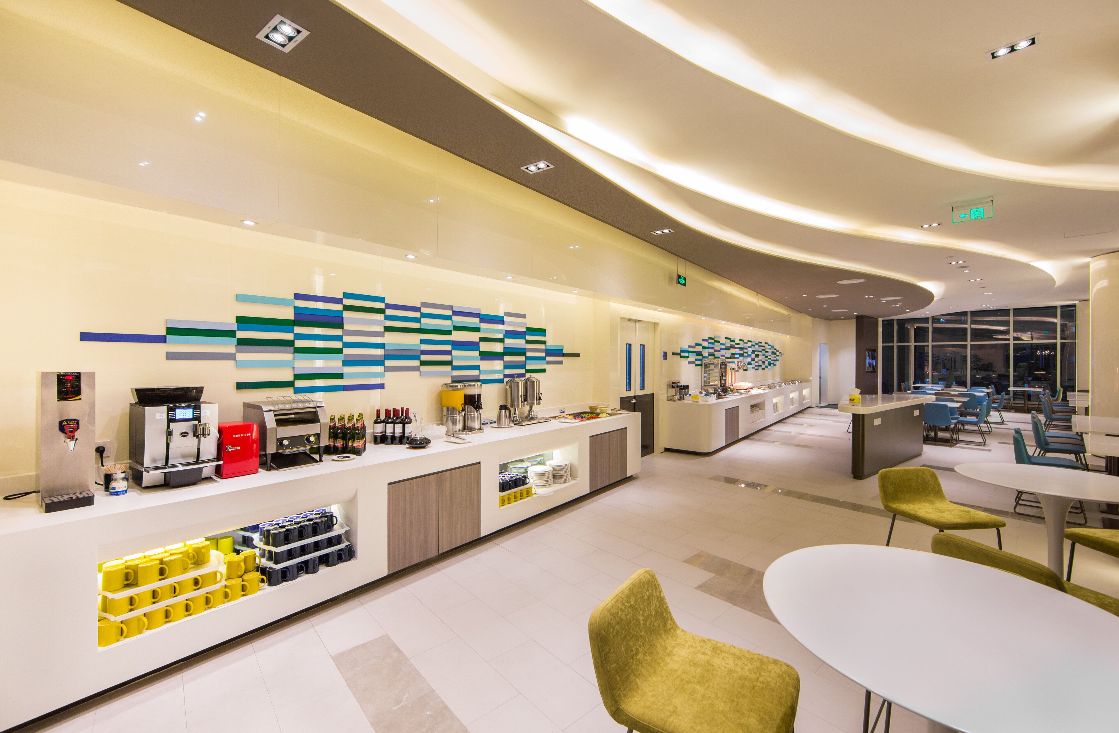 free buffet breakfast