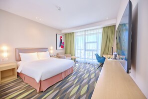 Minibar, escritorio, tabla de planchar con plancha y wifi gratis 