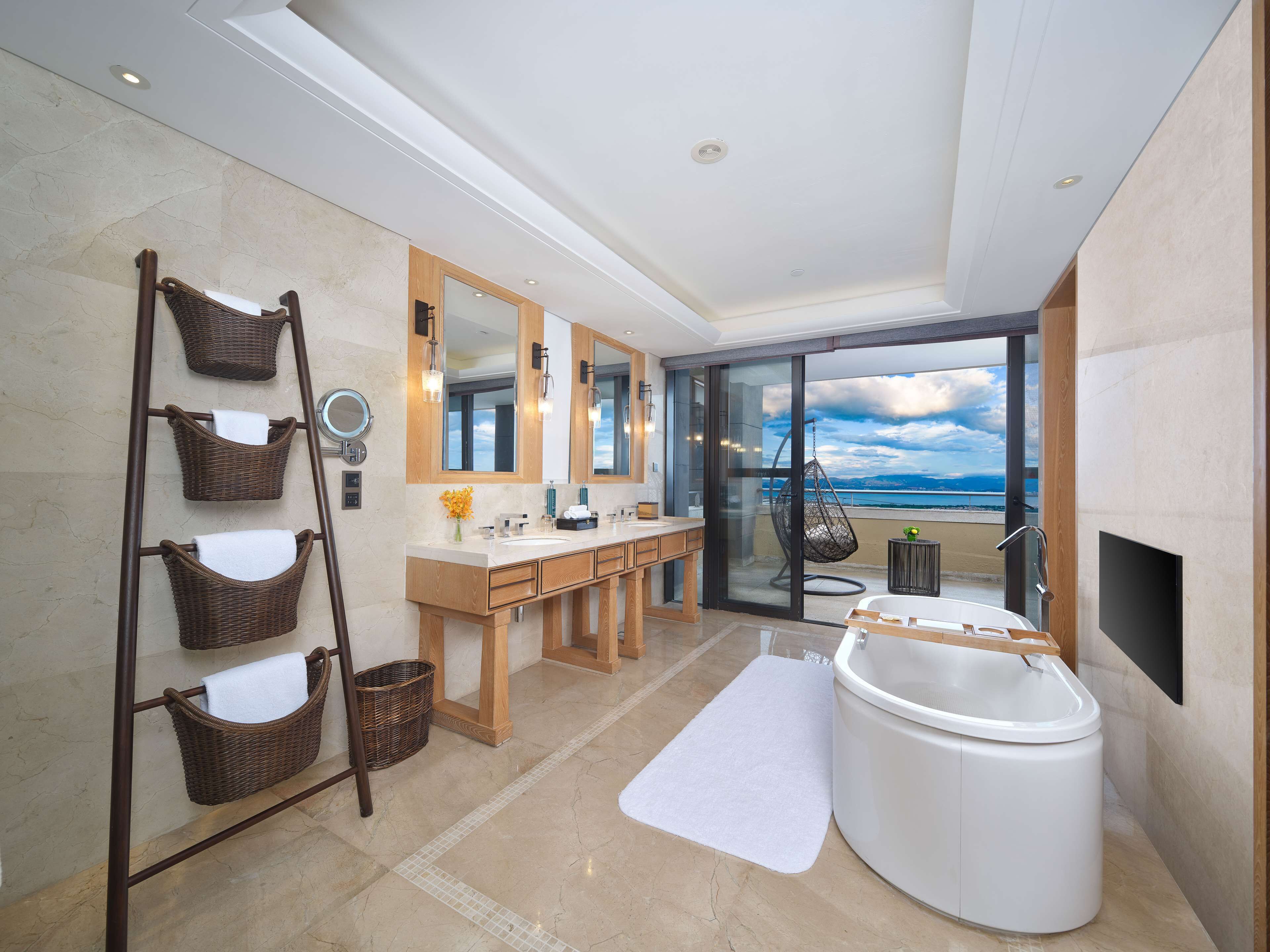 deluxe  suite lake view room | bathroom | separate bathtub and shower, hydromassage showerhead